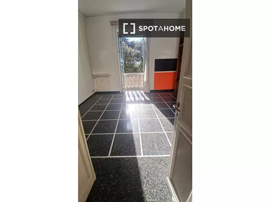 Immagine 4 di Camera condivisa in affitto  in MAGENTA /5 a Genova