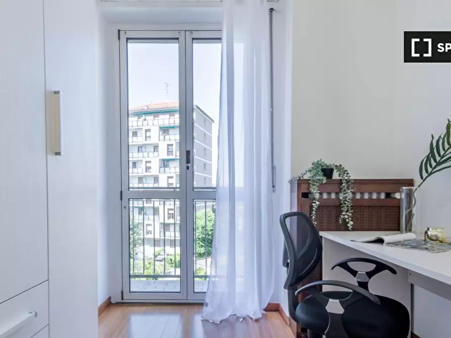 Immagine 3 di Camera condivisa in affitto  in Via Intra a Milano