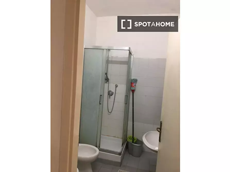 Immagine 5 di Camera condivisa in affitto  in Via Giovanni Giolitti a Roma
