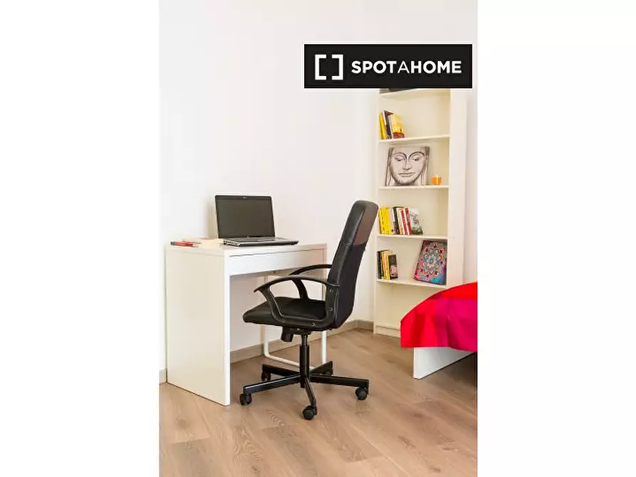 Immagine 5 di Camera condivisa in affitto  in Via S Paolo a Torino