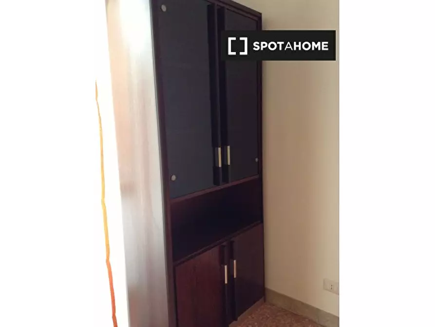 Immagine 18 di Camera condivisa in affitto  in Via degli Umbri a Roma