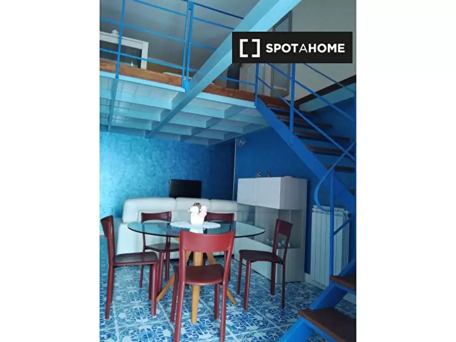 Immagine 3 di Camera condivisa in affitto  in Via Cosenza a Napoli