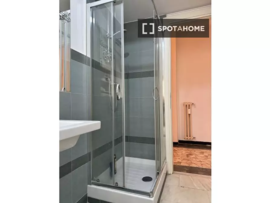 Immagine 7 di Camera condivisa in affitto  in Via Valle Borbera a Roma