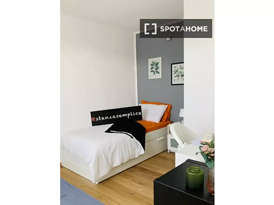 Immagine 2 di Camera condivisa in affitto  in Via Galliari n. a Torino