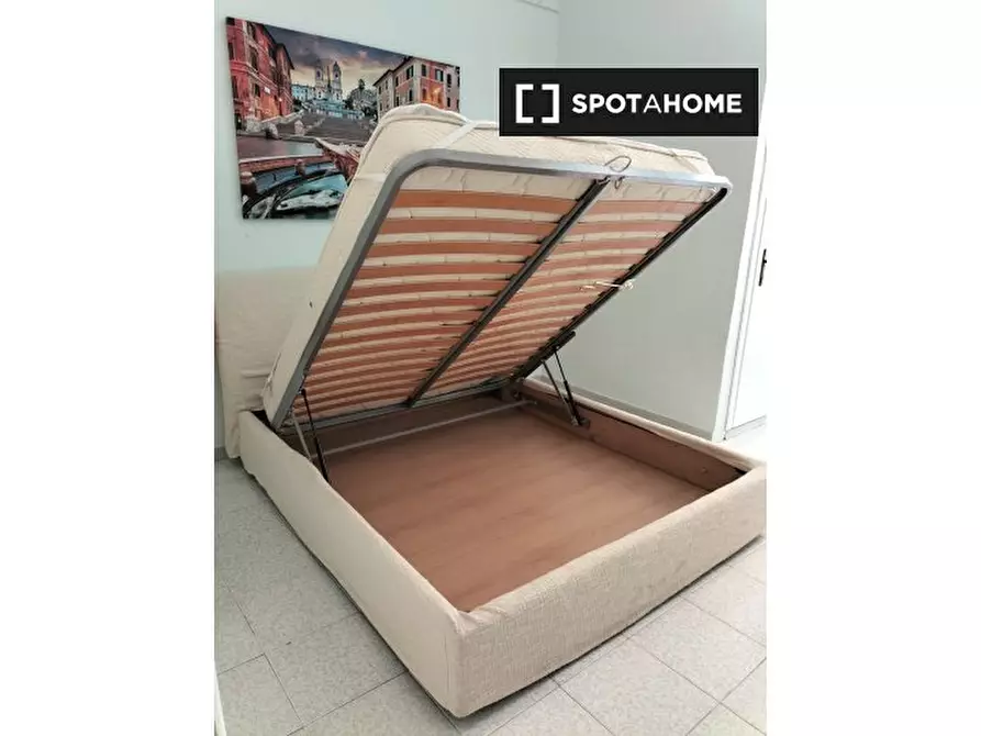 Immagine 6 di Camera condivisa in affitto  in Via Principe Amedeo a Roma