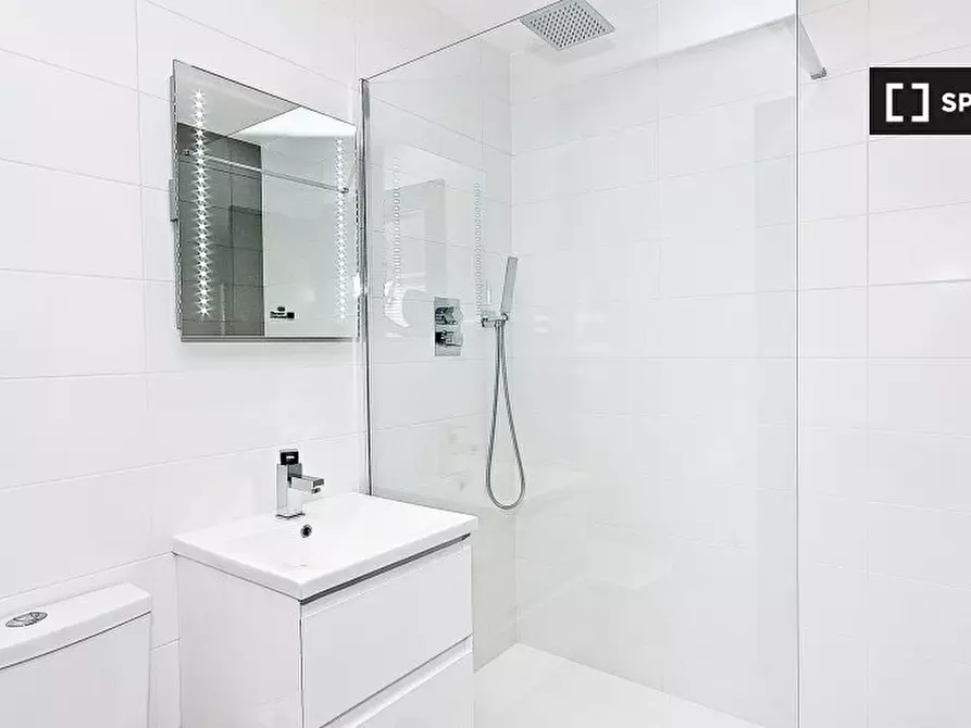 Immagine 11 di Appartamento in affitto  in Flat Heinze Building a Islington