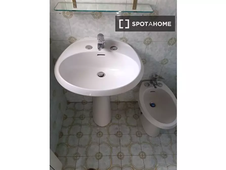 Immagine 17 di Camera condivisa in affitto  in Via Giuseppe Lorenzoni a Roma