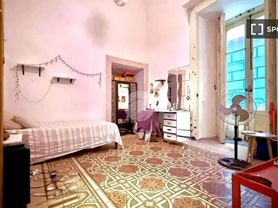 Immagine 1 di Camera condivisa in affitto  in Via Atri a Napoli