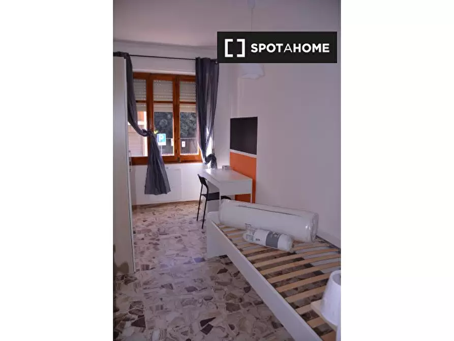 Immagine 1 di Camera condivisa in affitto  in Via Lombardia a Cagliari
