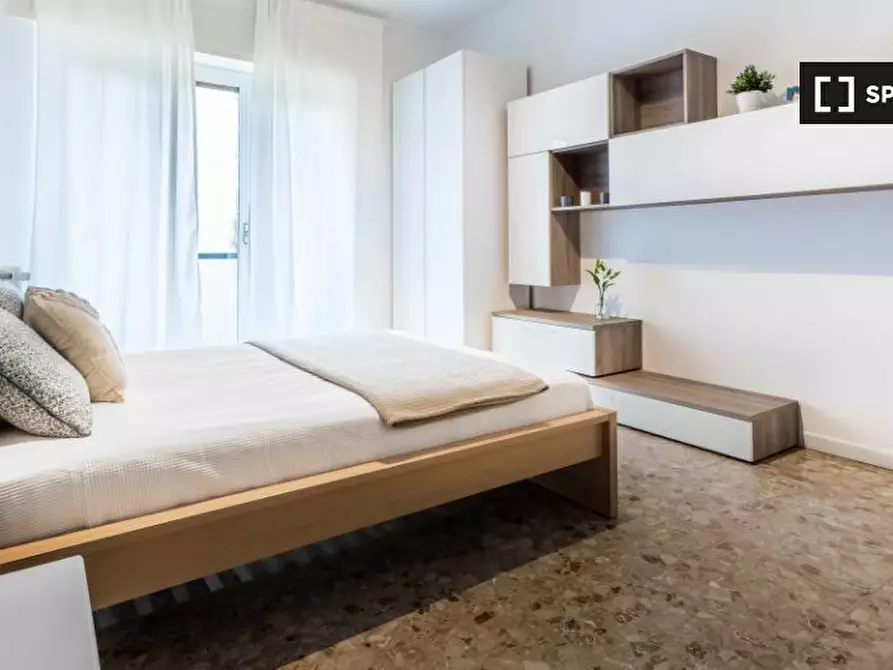 Immagine 11 di Camera condivisa in affitto  in Viale Teodorico a Milano