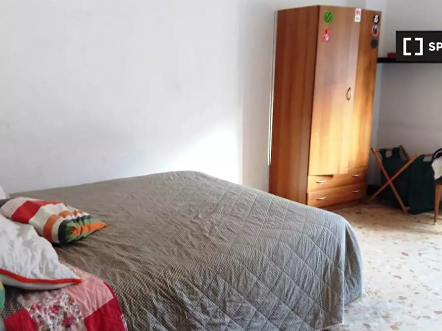 Immagine 2 di Camera condivisa in affitto  in Via Zenodossio a Roma