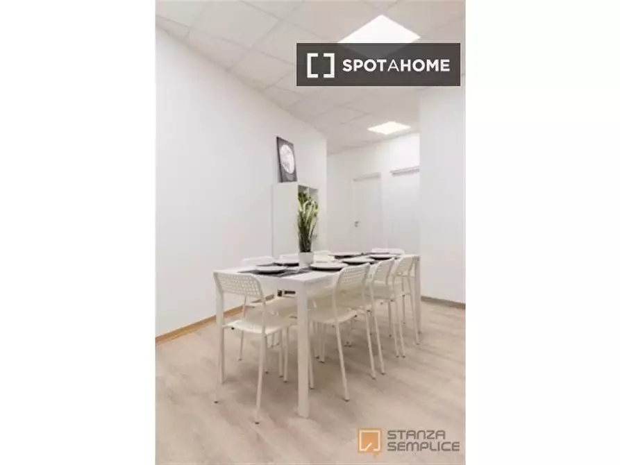 Immagine 5 di Camera condivisa in affitto  in Via Elba a Torino