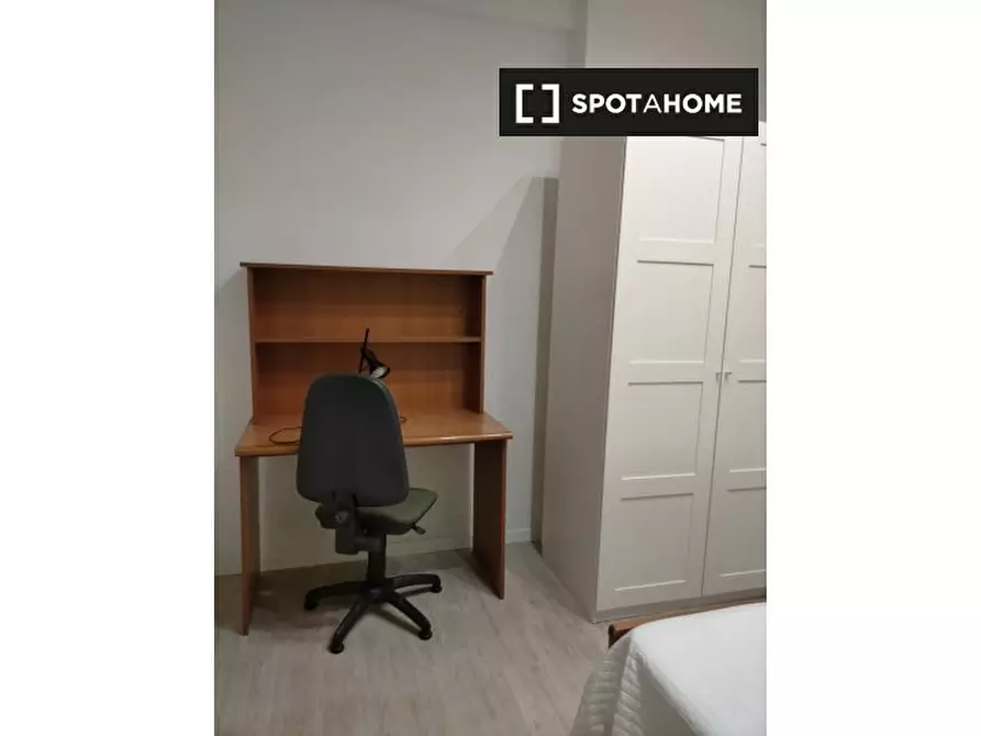 Immagine 8 di Camera condivisa in affitto  in Via Ugolino Cavalcabò a Roma