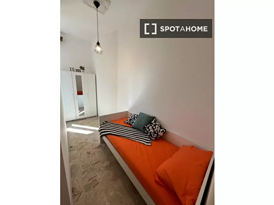 Immagine 1 di Camera condivisa in affitto  in Via Grazia Deledda a Cagliari