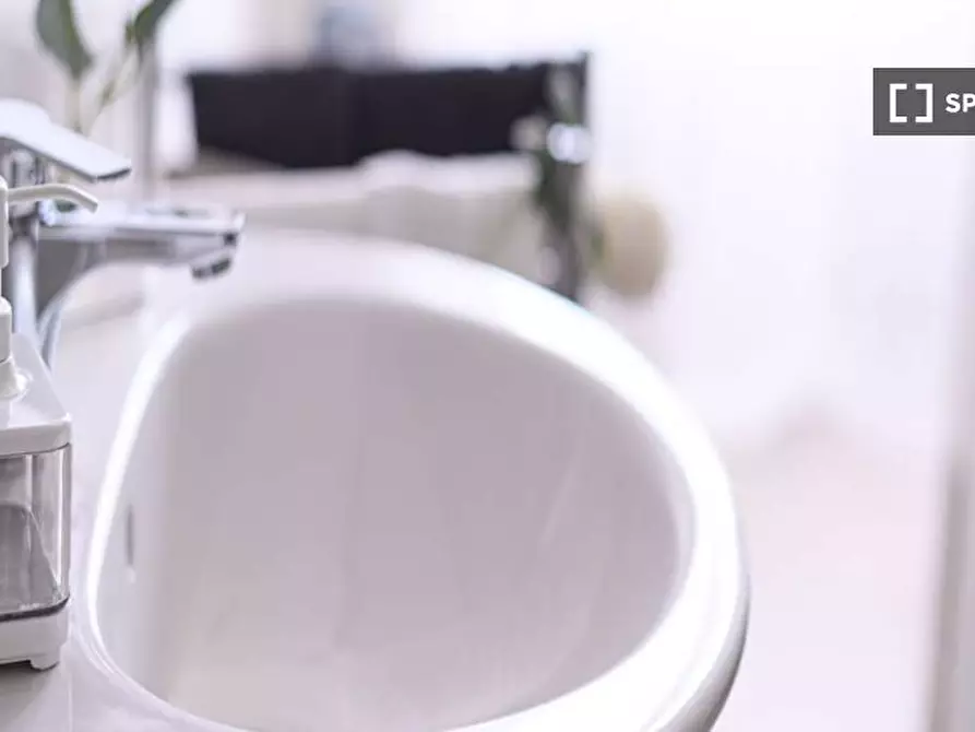 Immagine 17 di Camera condivisa in affitto  in Via Valenza a Milano