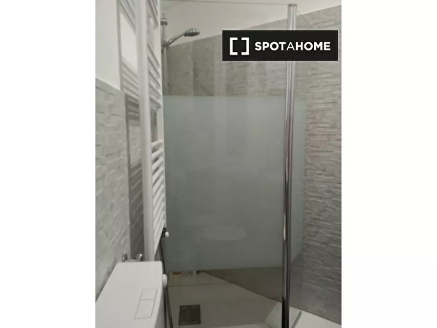 Immagine 14 di Camera condivisa in affitto  in Via Montevideo a Genova