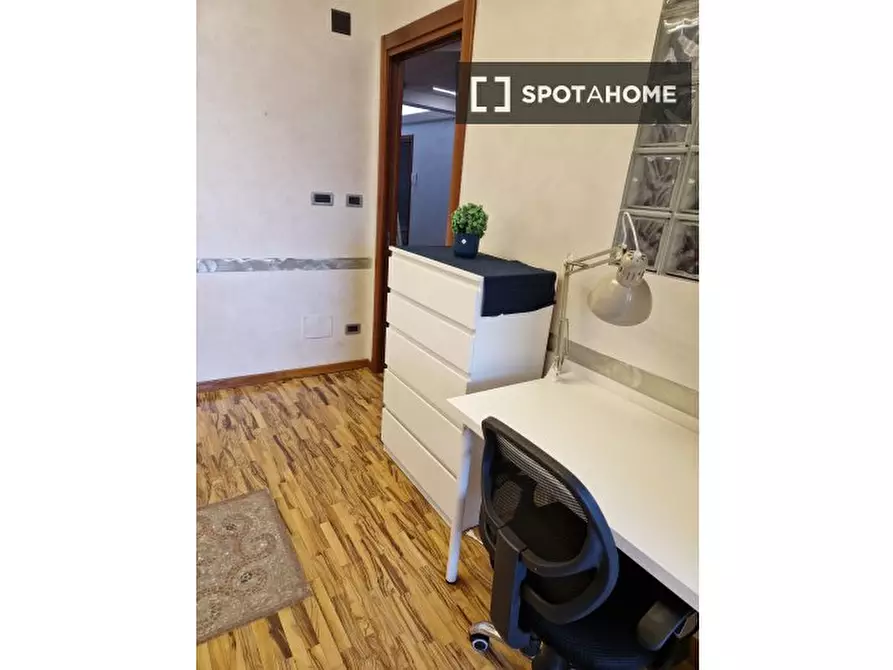 Immagine 3 di Camera condivisa in affitto  in Via Plava a Torino