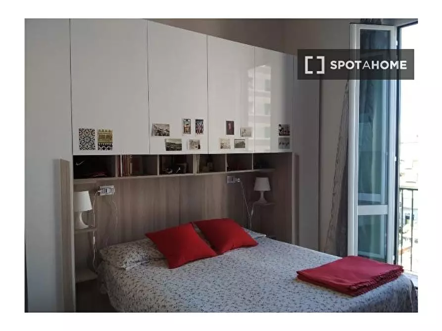 Immagine 6 di Camera condivisa in affitto  in Via Albalonga a Roma