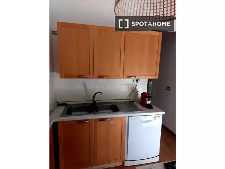 Immagine 10 di Camera condivisa in affitto  in Via Cassia a Roma