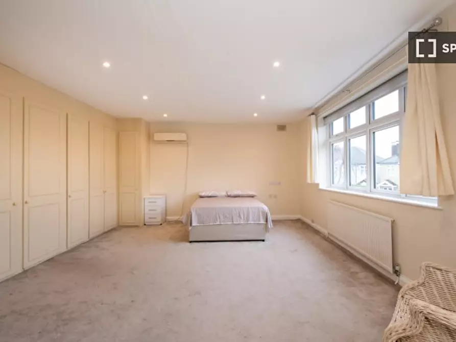 Immagine 12 di Camera condivisa in affitto  in CIRCLE GARDEN a Merton