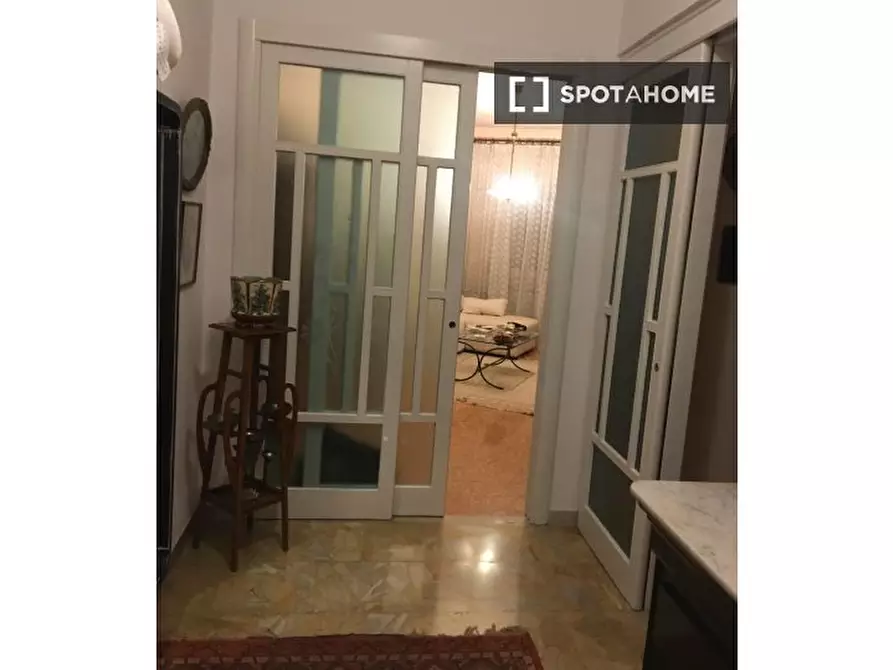 Immagine 5 di Camera condivisa in affitto  in Via Guido Castelnuovo a Roma
