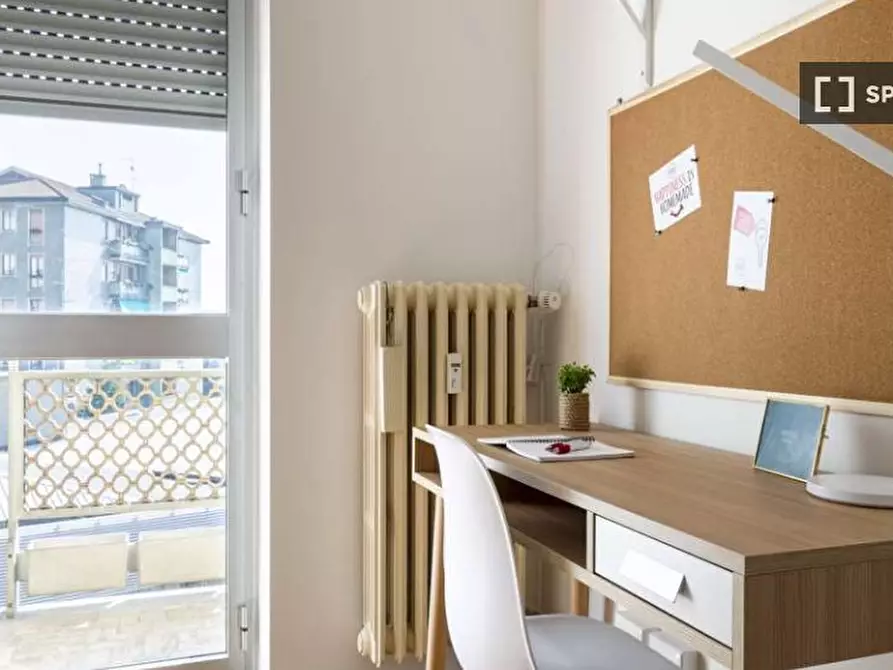 Immagine 5 di Camera condivisa in affitto  in Via Zuretti a Milano