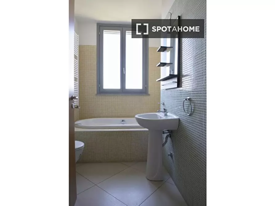 Immagine 2 di Camera condivisa in affitto  in Via Giuseppe De Finetti a Milano