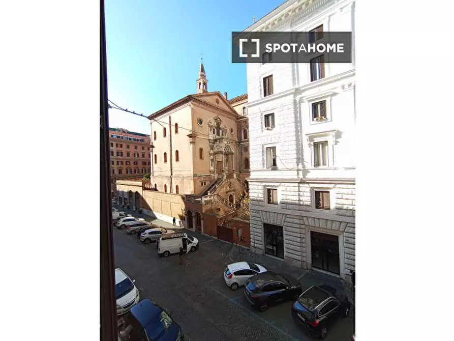 Immagine 5 di Camera condivisa in affitto  in Via Angelo Poliziano a Roma