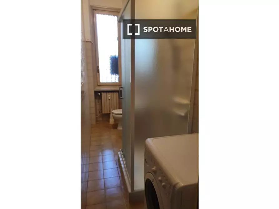 Immagine 17 di Camera condivisa in affitto  in Via Susa a Torino