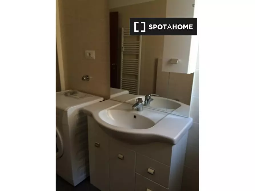 Immagine 13 di Camera condivisa in affitto  in Via Fossolo a Bologna