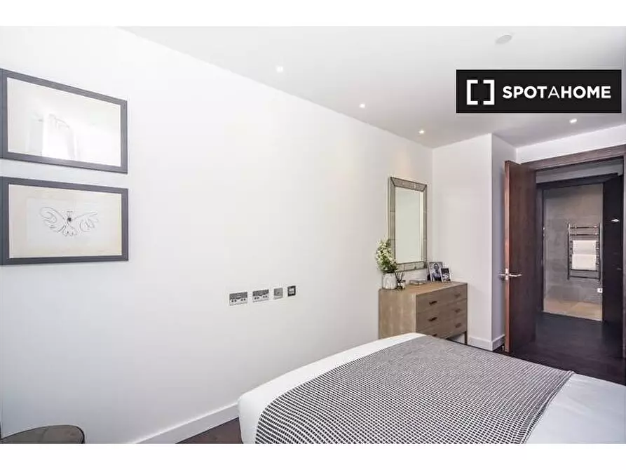Immagine 3 di Appartamento in affitto  in Charles Clowes Walk a Wandsworth