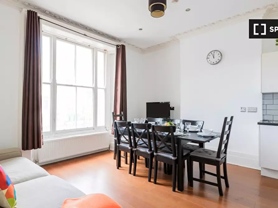 Immagine 1 di Appartamento in affitto  in Mornington St a Camden Town