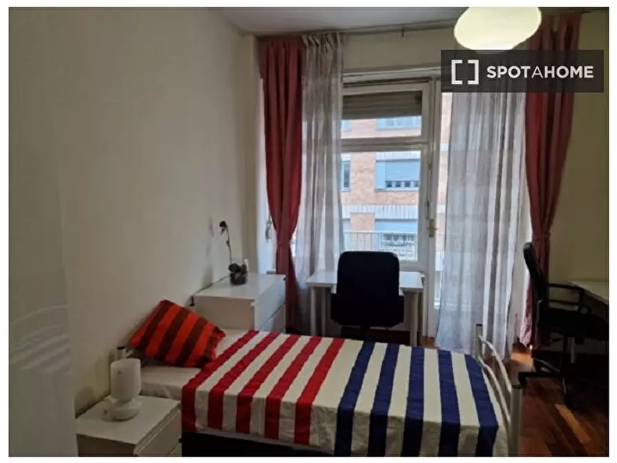 Immagine 2 di Camera condivisa in affitto  in Via Federico Paolini a Torino