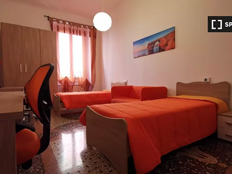 Immagine 5 di Camera condivisa in affitto  in Via Venezia a Genova