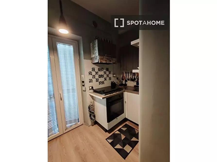 Immagine 10 di Camera condivisa in affitto  in Via Vincenzo Montenovesi a Roma