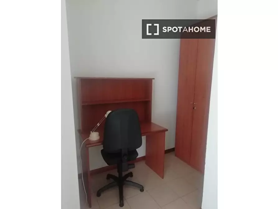 Immagine 9 di Camera condivisa in affitto  in Via Prenestina a Roma