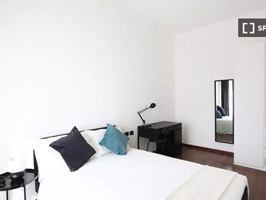 Immagine 4 di Camera condivisa in affitto  in Viale Vittorio Veneto a Milano