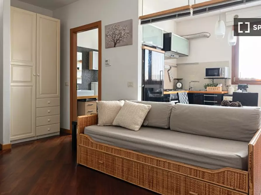 Immagine 1 di Appartamento in affitto  in Via Ippolito Rosellini a Firenze