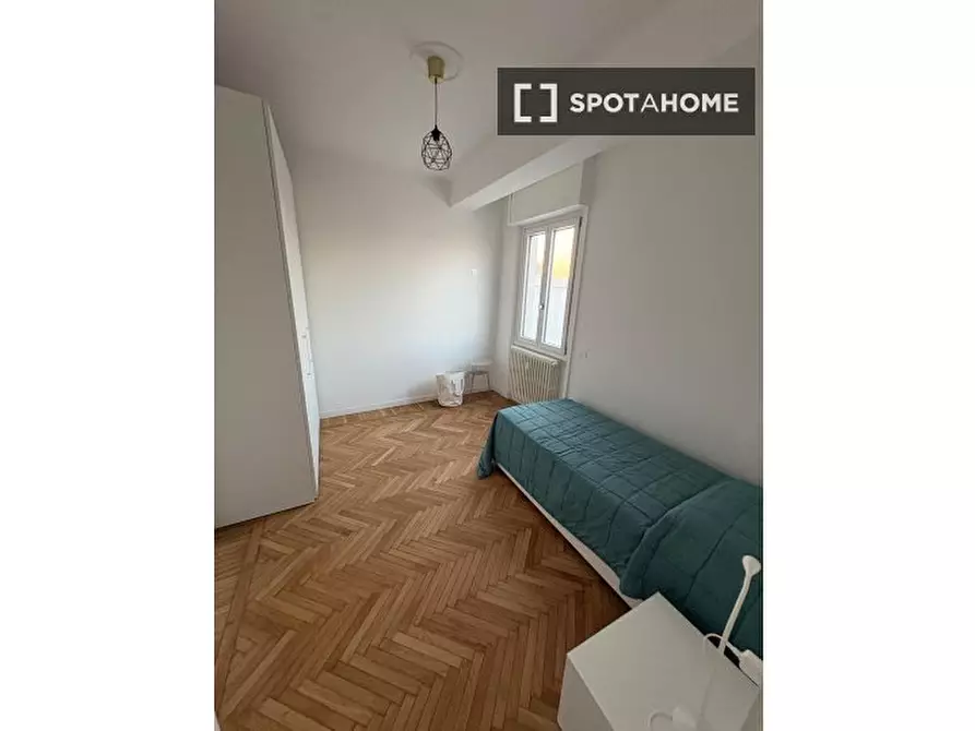 Immagine 3 di Camera condivisa in affitto  in Via Emilio Broglio a Milano