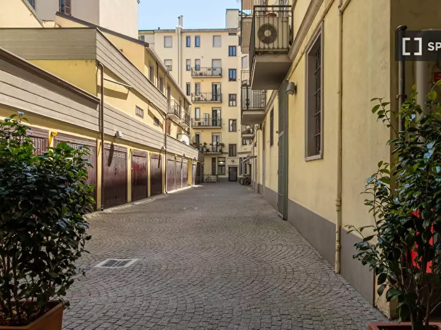 Immagine 1 di Ufficio in affitto  in Corso Genova a Milano