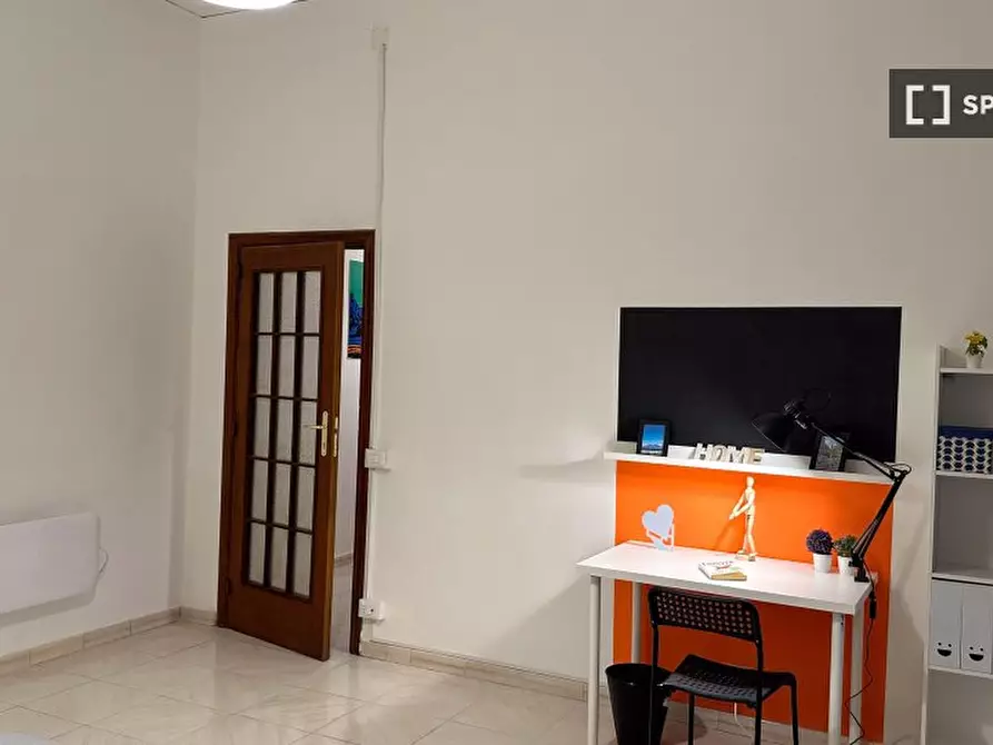 Immagine 17 di Camera condivisa in affitto  in Vico Sedil Capuano a Napoli