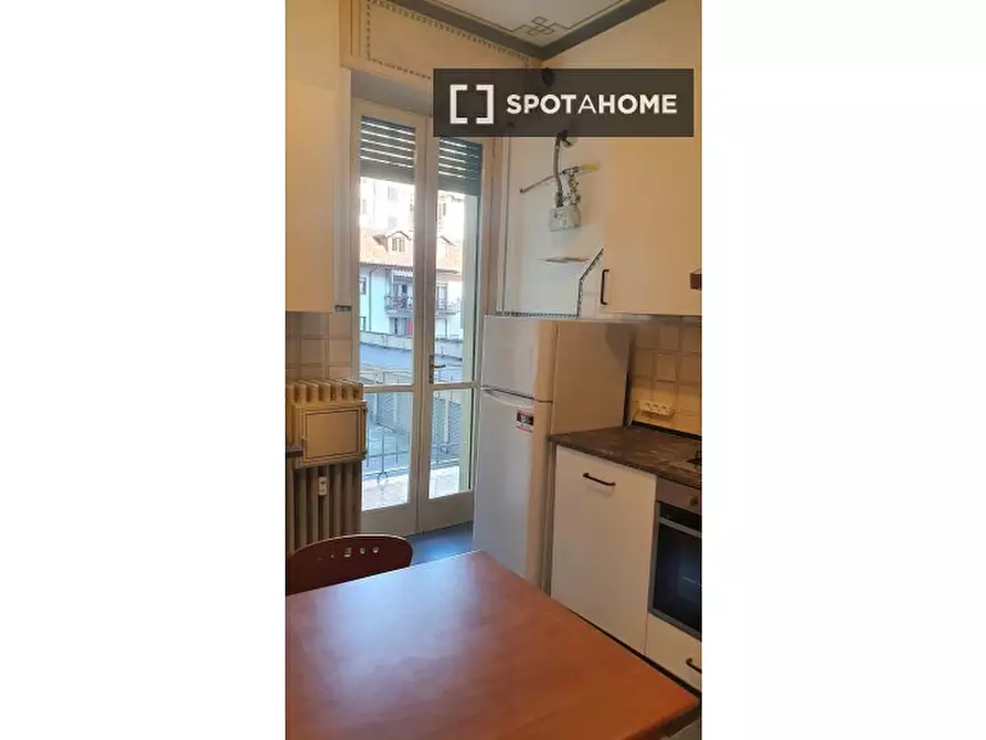 Immagine 8 di Camera condivisa in affitto  in Via Susa a Torino