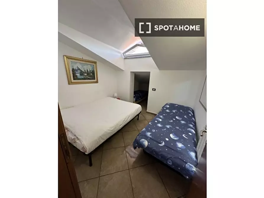 Immagine 3 di Camera condivisa in affitto  in Via delle Querce a Alagna