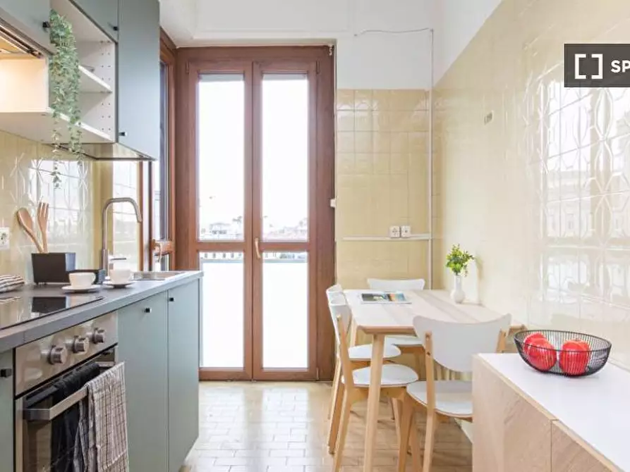 Immagine 11 di Camera condivisa in affitto  in Viale Sondrio a Milano