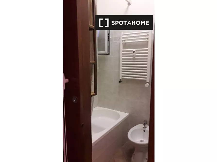 Immagine 3 di Camera condivisa in affitto  in Via Attilio Hortis a Roma
