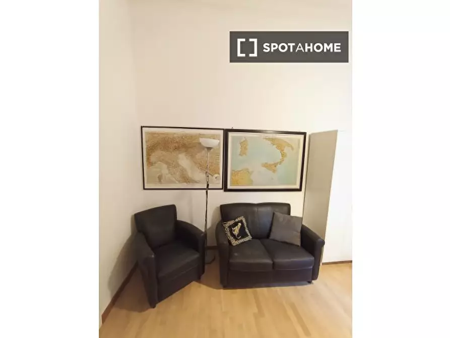 Immagine 16 di Camera condivisa in affitto  in Via Angelo Poliziano a Roma