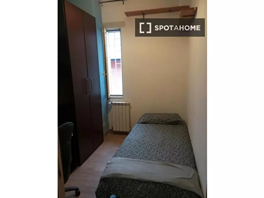 Immagine 1 di Camera condivisa in affitto  in Via Francesco di Benedetto a Roma