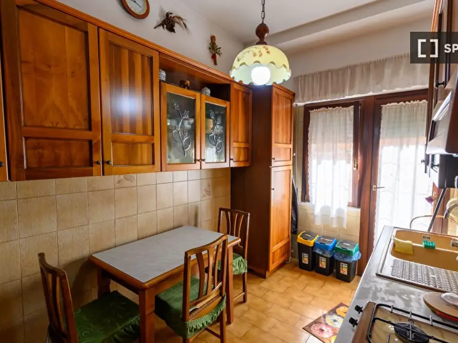 Immagine 10 di Camera condivisa in affitto  in Via delle Robinie a Roma