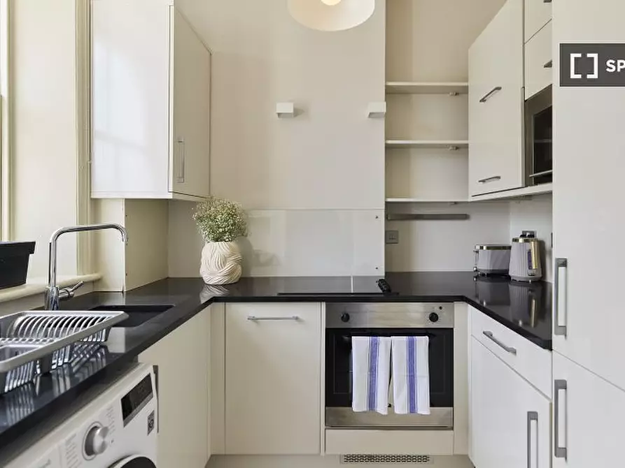 Immagine 12 di Appartamento in affitto  in Queensberry Place a Kensington