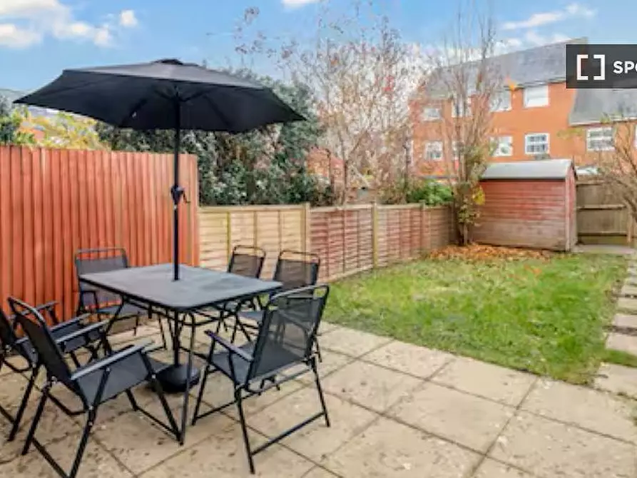 Immagine 7 di Appartamento in affitto  in Powell Gardens a Reigate and Banstead